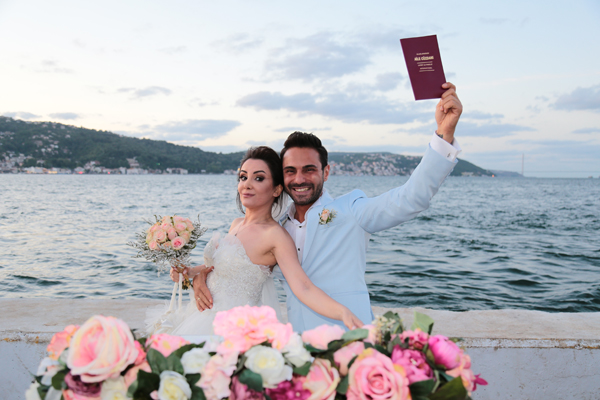 Müzikal Gibi Bir Düğünle Dünya Evine Girdiler