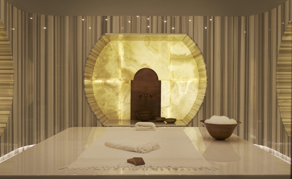 EN ÖZEL GÜNÜNÜZDE, ZARİF VE MODERN BİR YORUM: RAFFLES İSTANBUL ZORLU CENTER